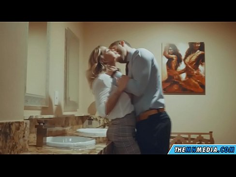 ❤️ Nalika pirang busty seduces anjeun dina restroom umum pelacur dina su.vanalize.ru ❌️❤